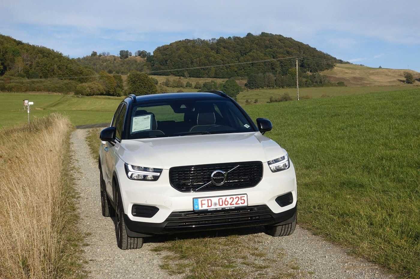 Volvo  R Design Recharge Plug-In Hybrid 2WD