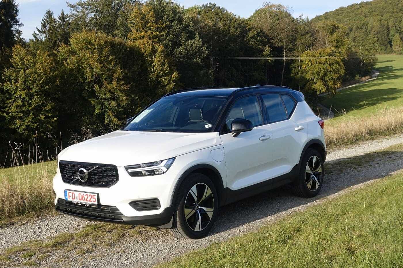 Volvo  R Design Recharge Plug-In Hybrid 2WD