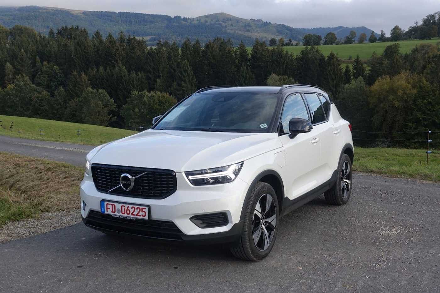 Volvo  R Design Recharge Plug-In Hybrid 2WD