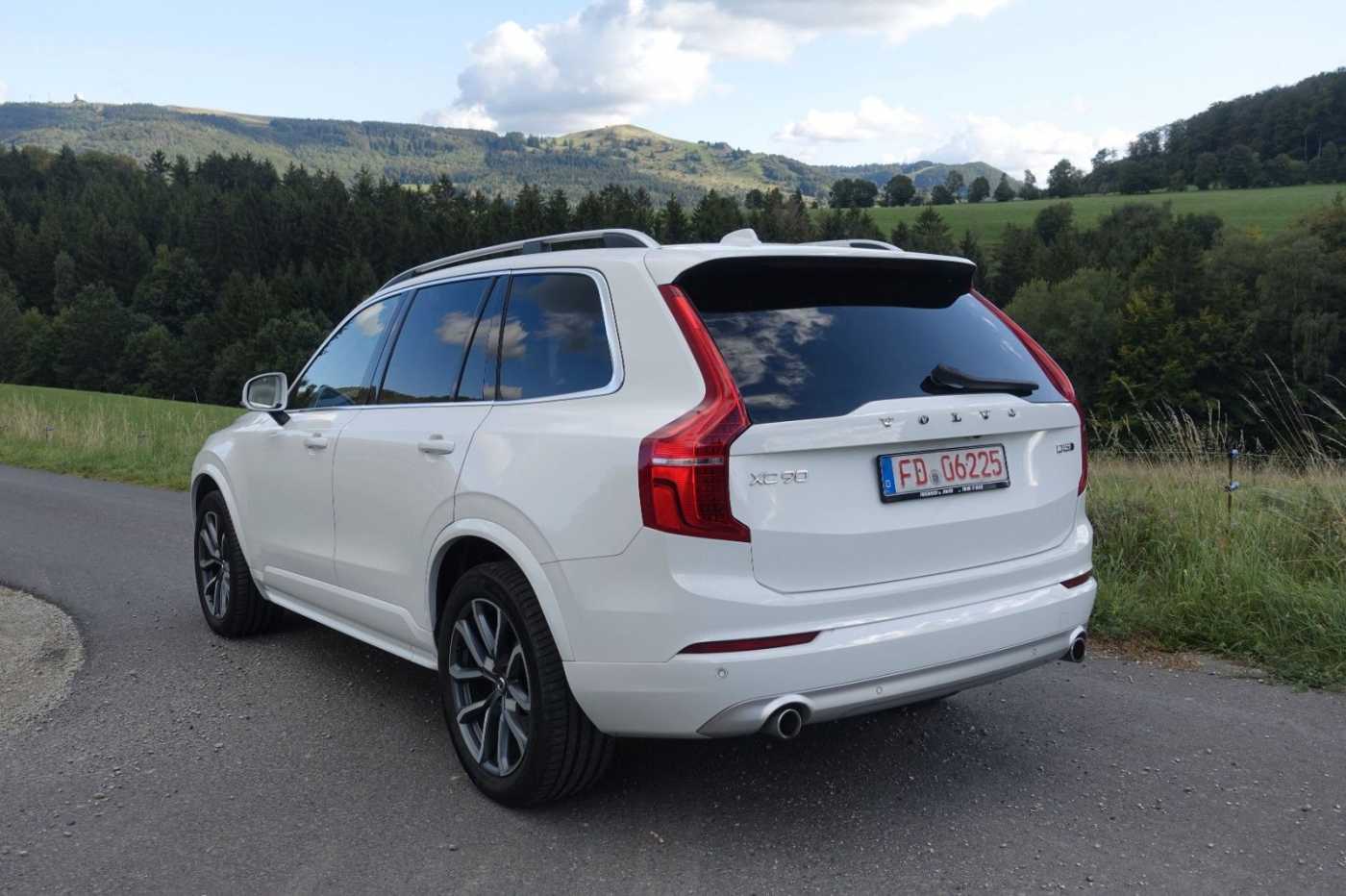 Volvo  D5 AWD Momentum AHK*RFK*STHZ*BLIS*PDC