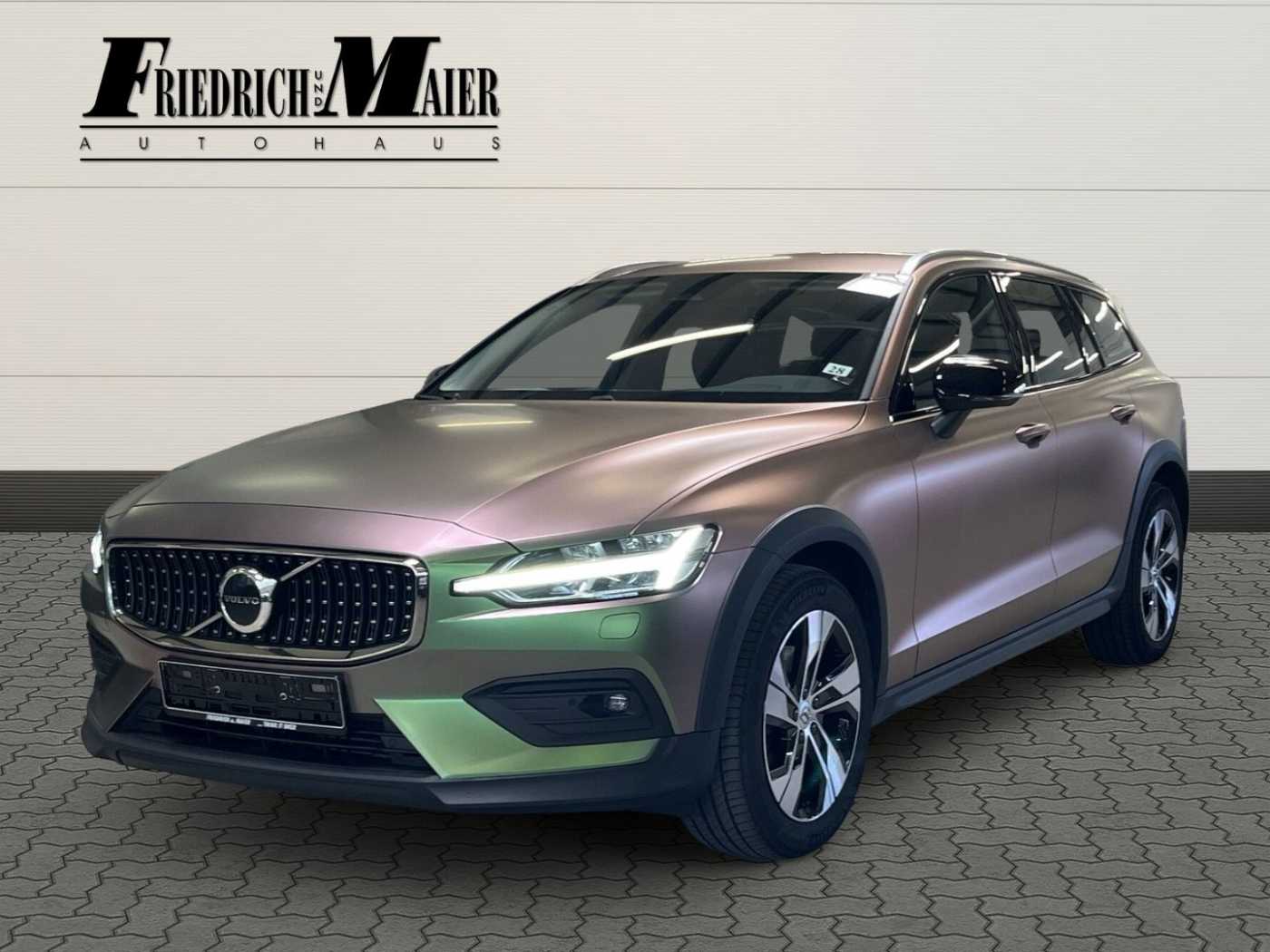Volvo  Cross Country Plus AWD B4 AHK*