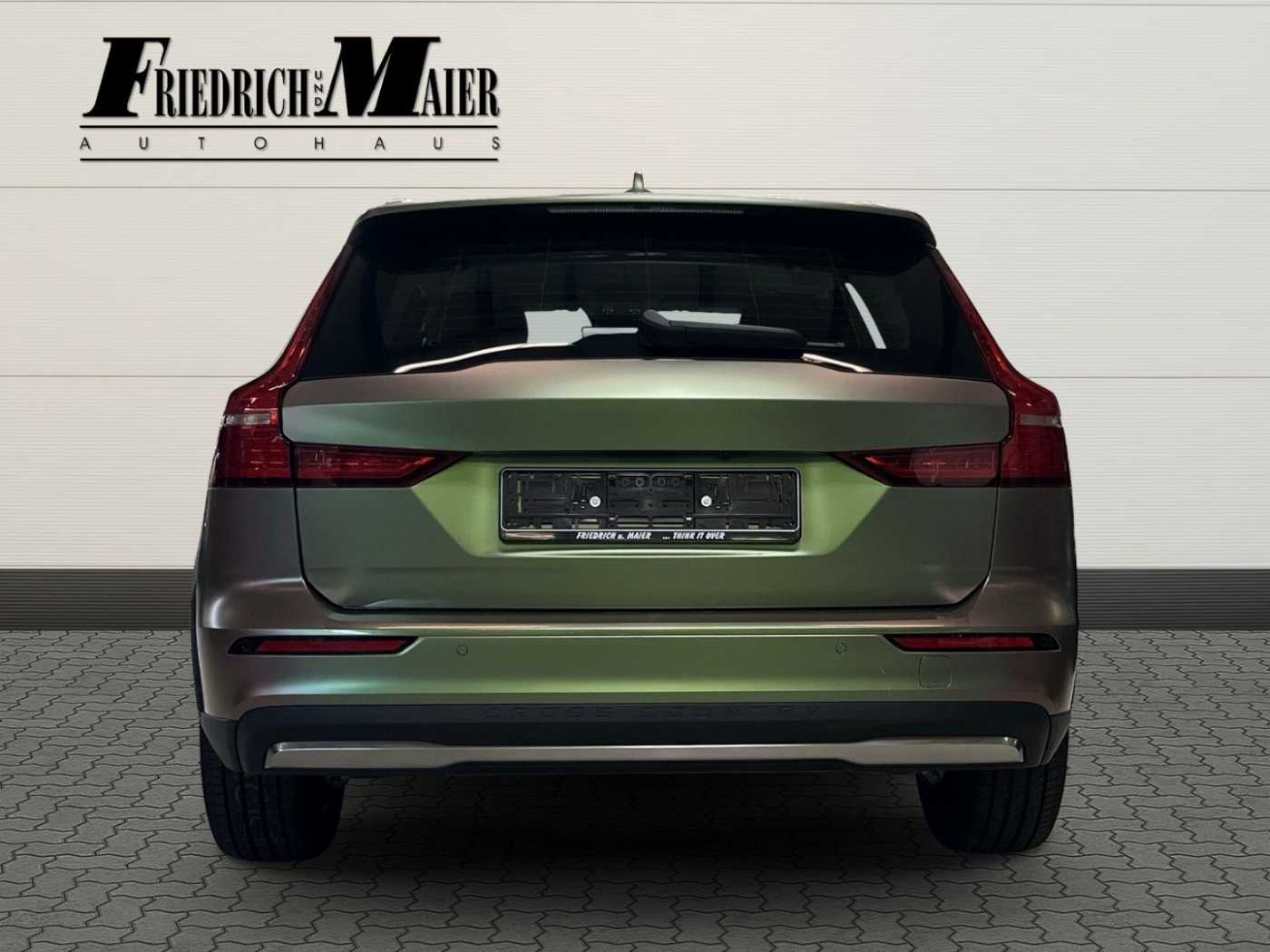 Volvo  Cross Country Plus AWD B4 AHK*