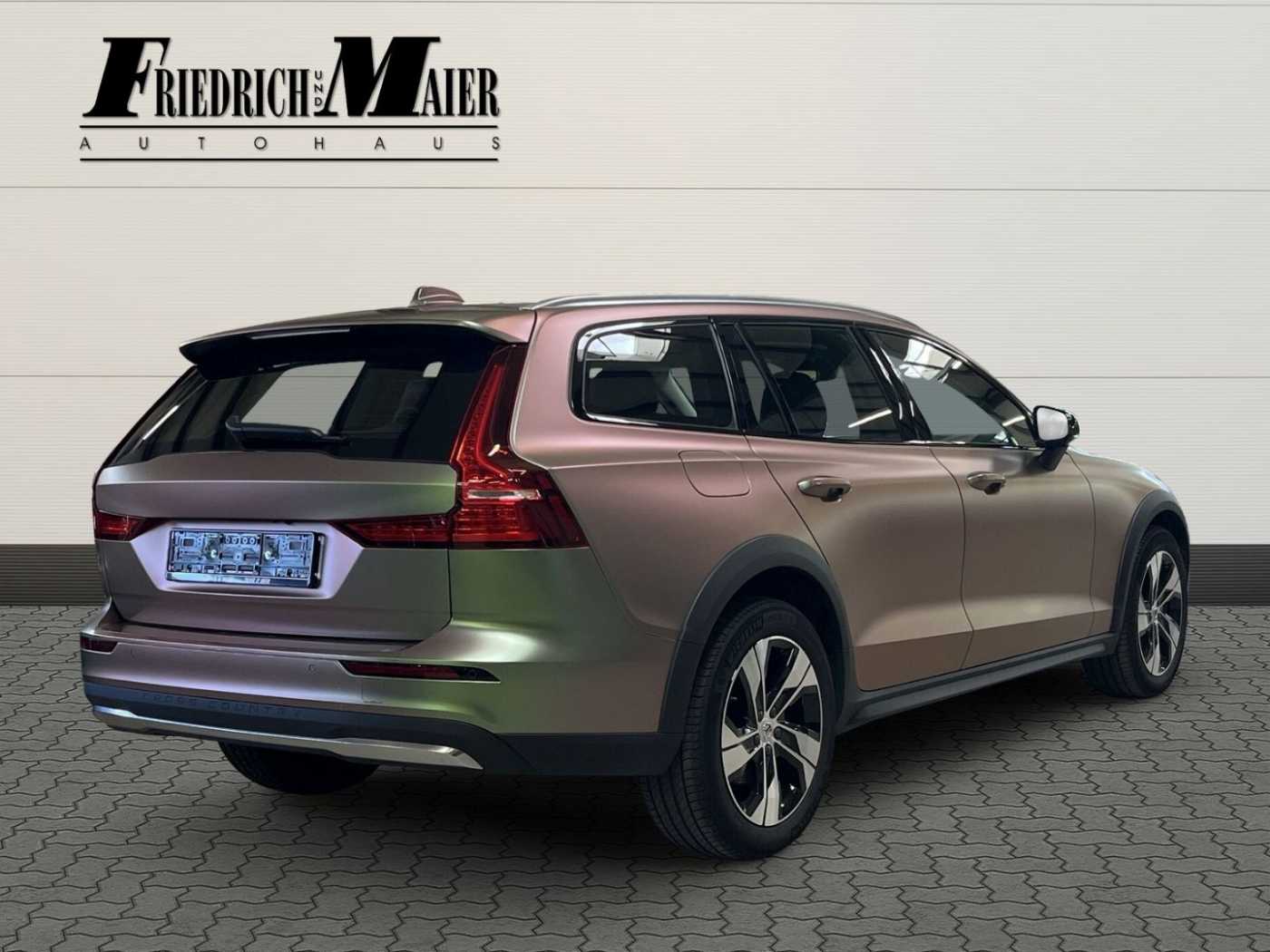Volvo  Cross Country Plus AWD B4 AHK*