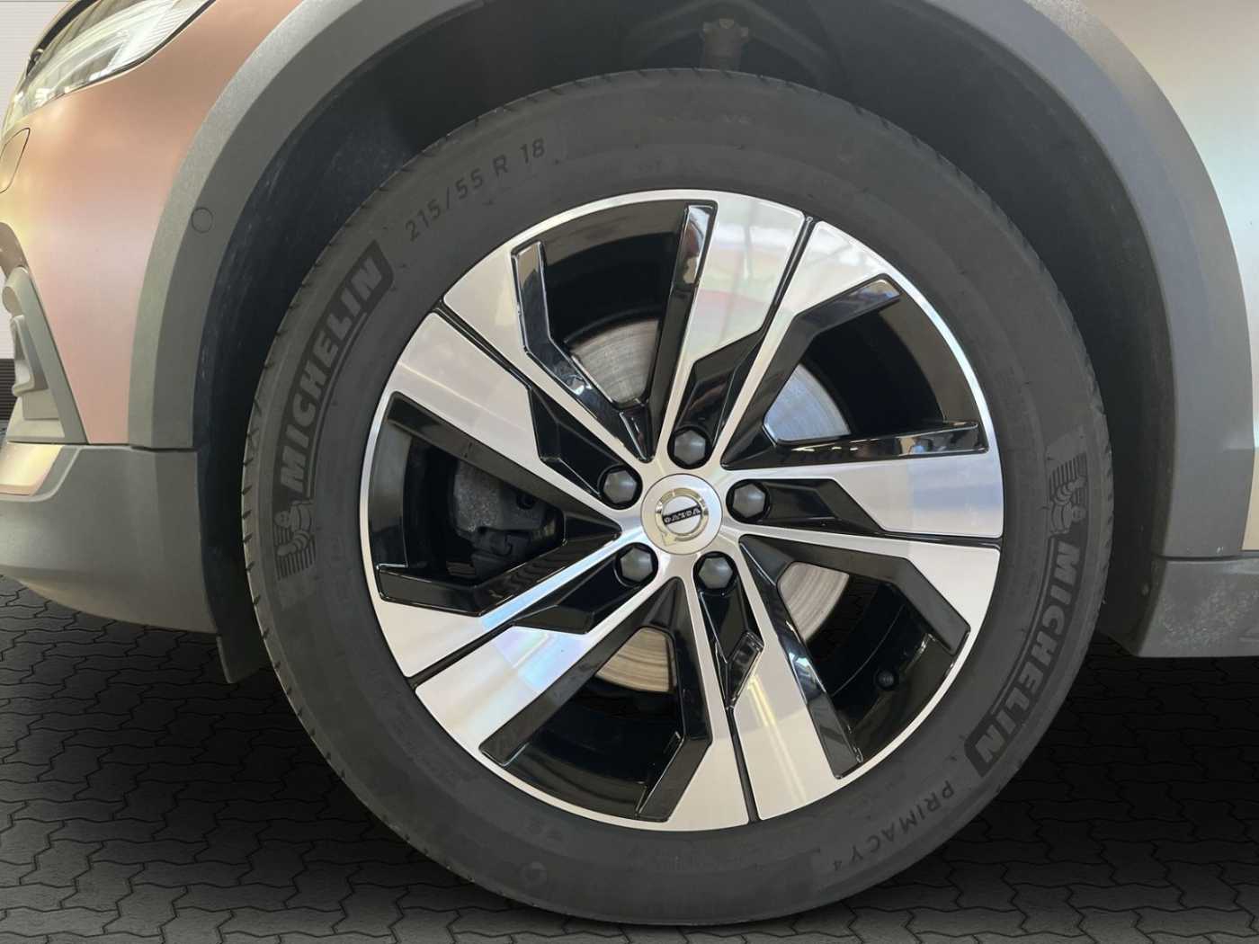 Volvo  Cross Country Plus AWD B4 AHK*