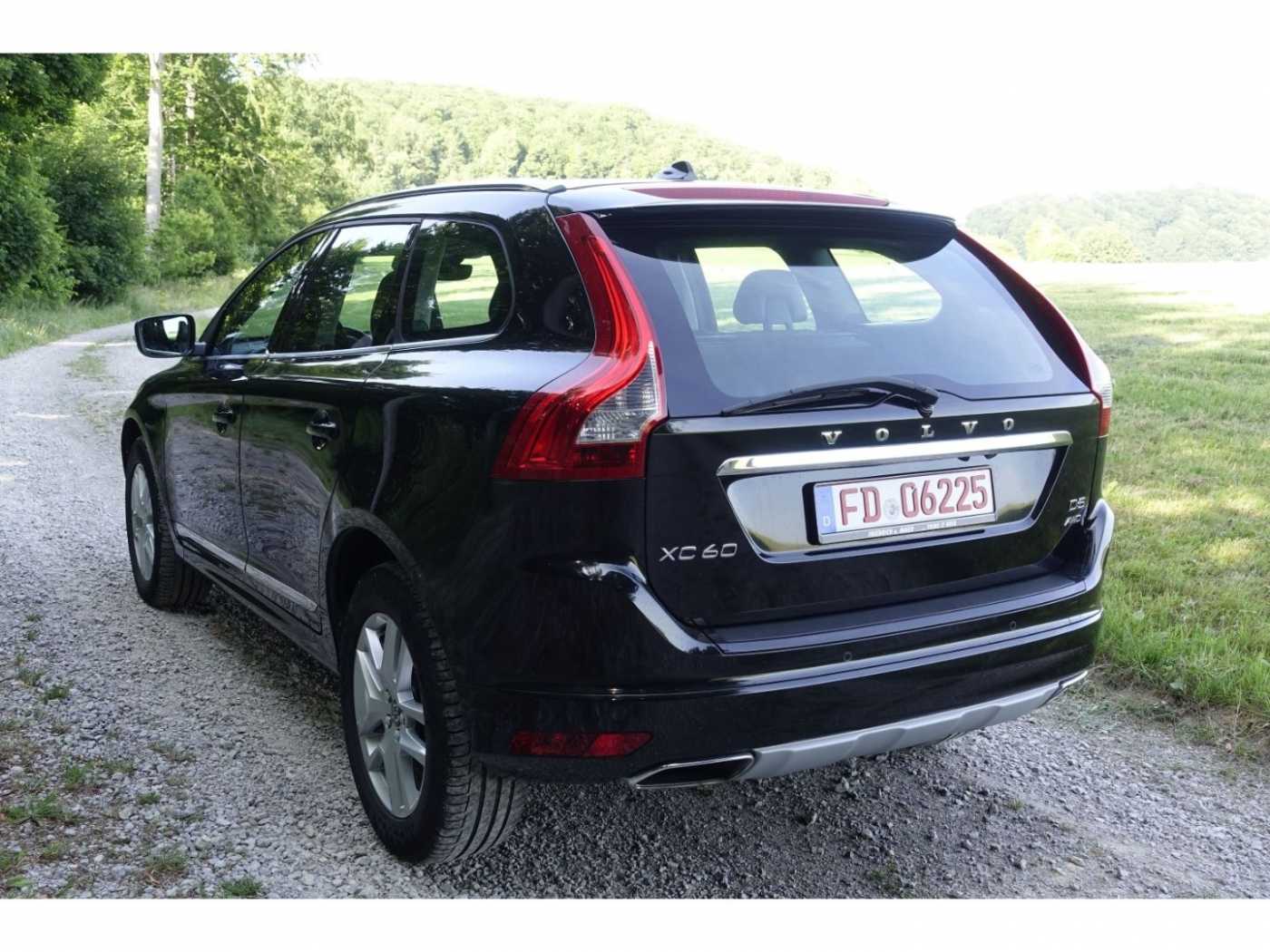 Volvo  Summum AWD D5 DPF / BusinessP. /Pano/Rückfah