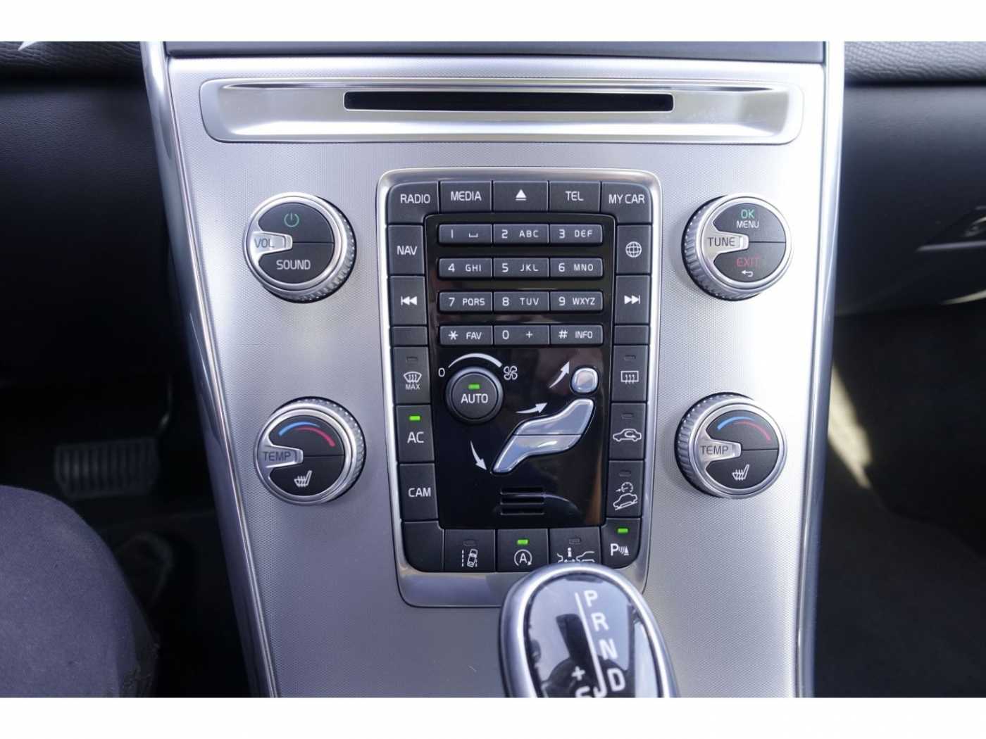 Volvo  Summum AWD D5 DPF / BusinessP. /Pano/Rückfah