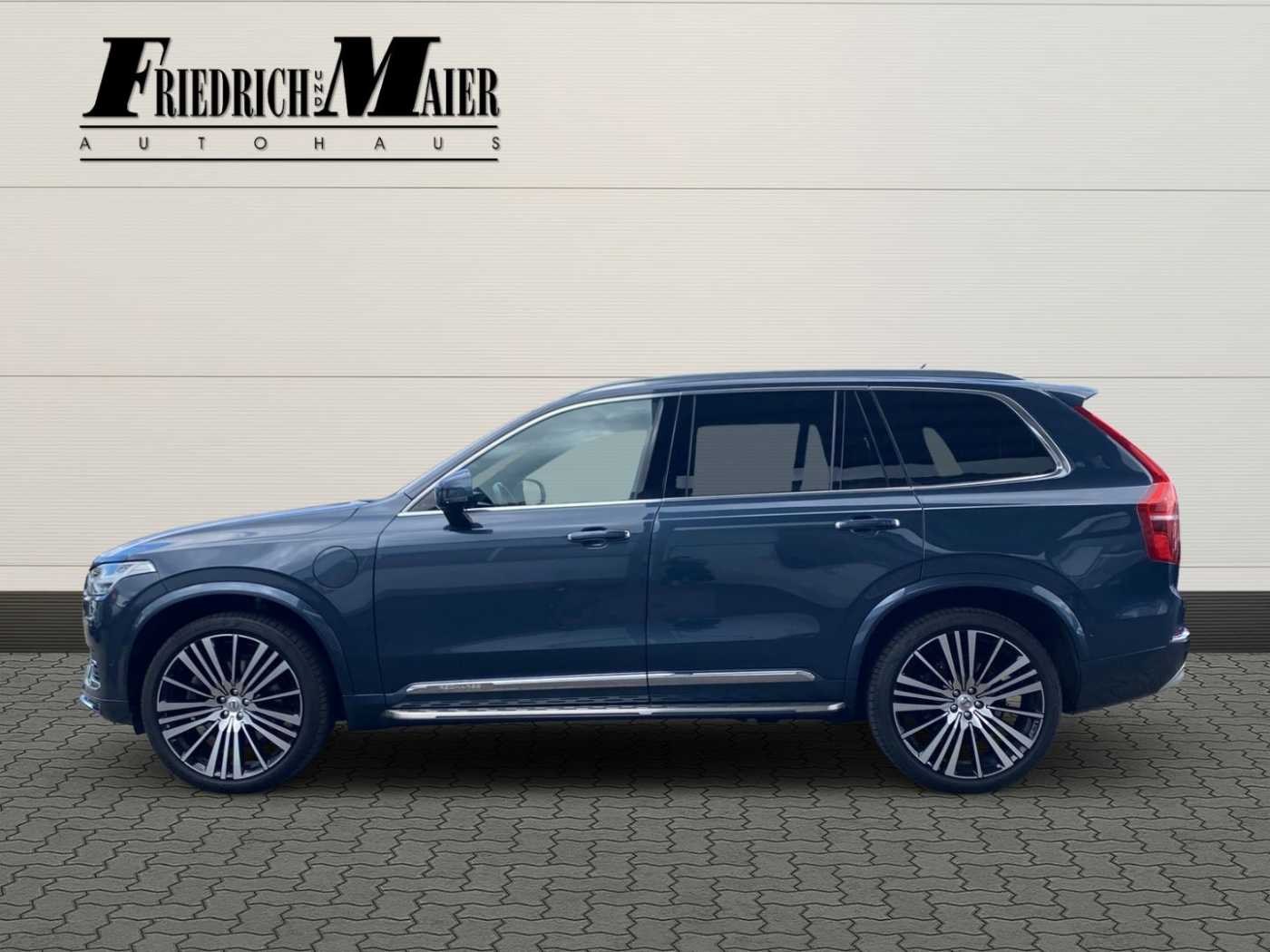 Volvo  Plus Bright Recharge Plug-In Hybrid AWD T8