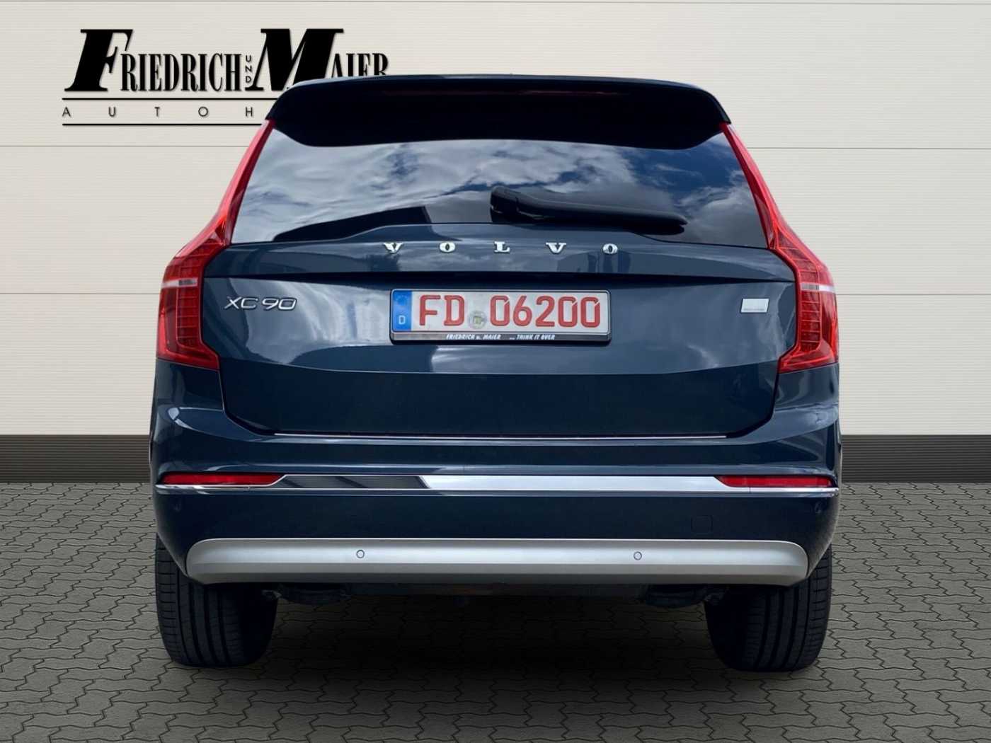 Volvo  Plus Bright Recharge Plug-In Hybrid AWD T8