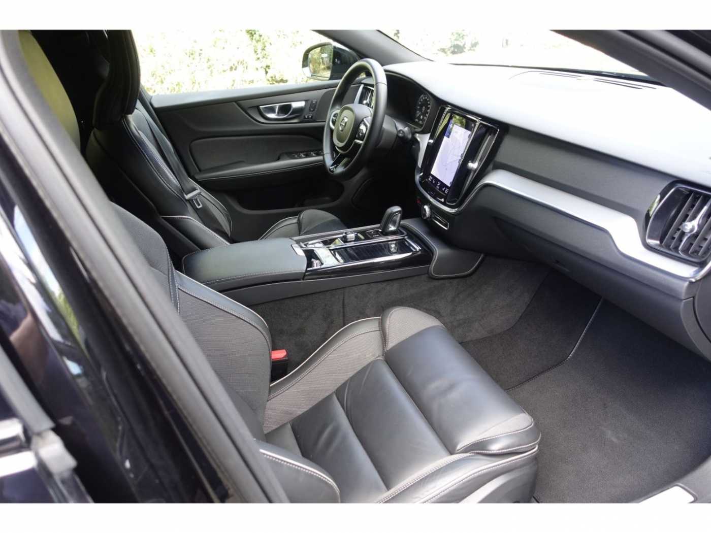 Volvo  T6 AWD R-Design V-LED*BLIS*ACC*AHK