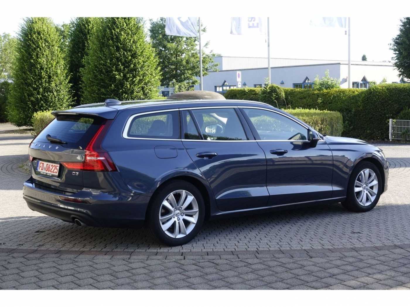 Volvo  Momentum D3 EU6d-T /Lichtpaket / Winterpaket