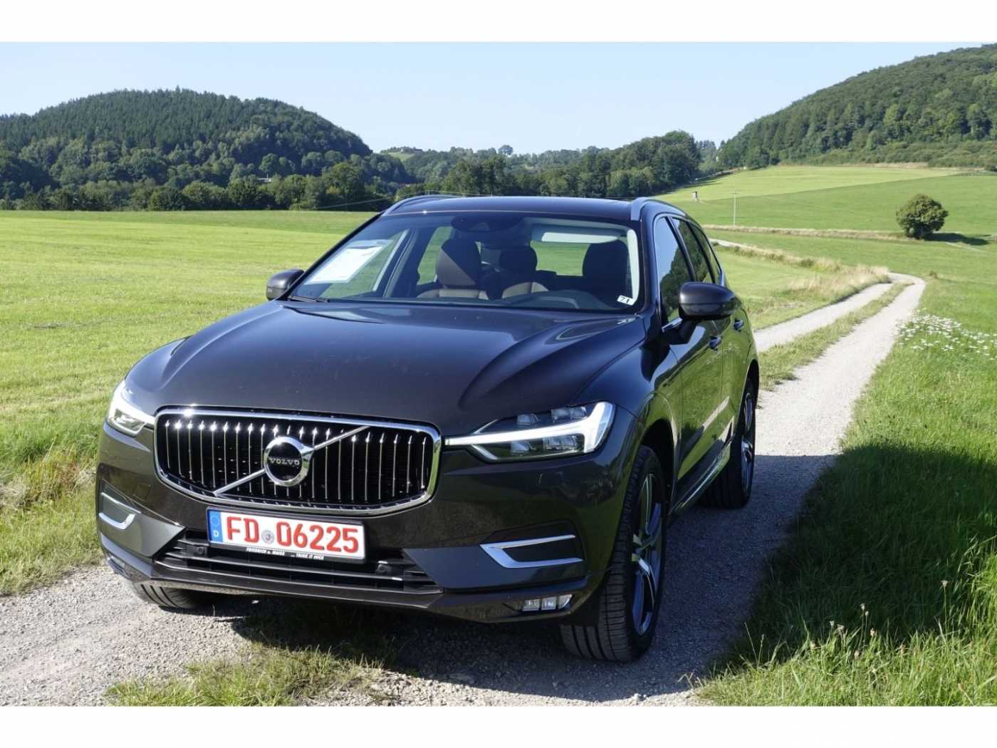Volvo  D5 AWD Inscription  EU6d-T  / AHK / Pano /