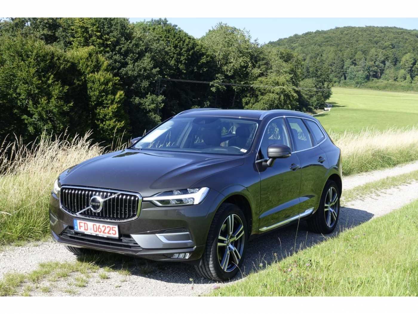 Volvo  D5 AWD Inscription  EU6d-T  / AHK / Pano /