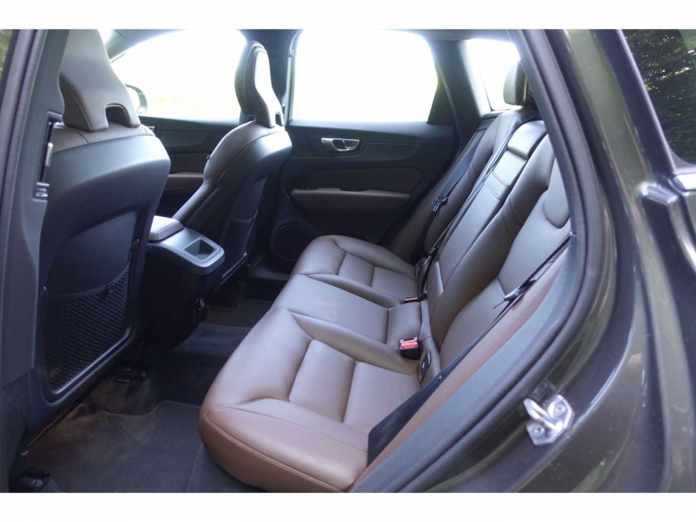 Volvo  D5 AWD Inscription  EU6d-T  / AHK / Pano /