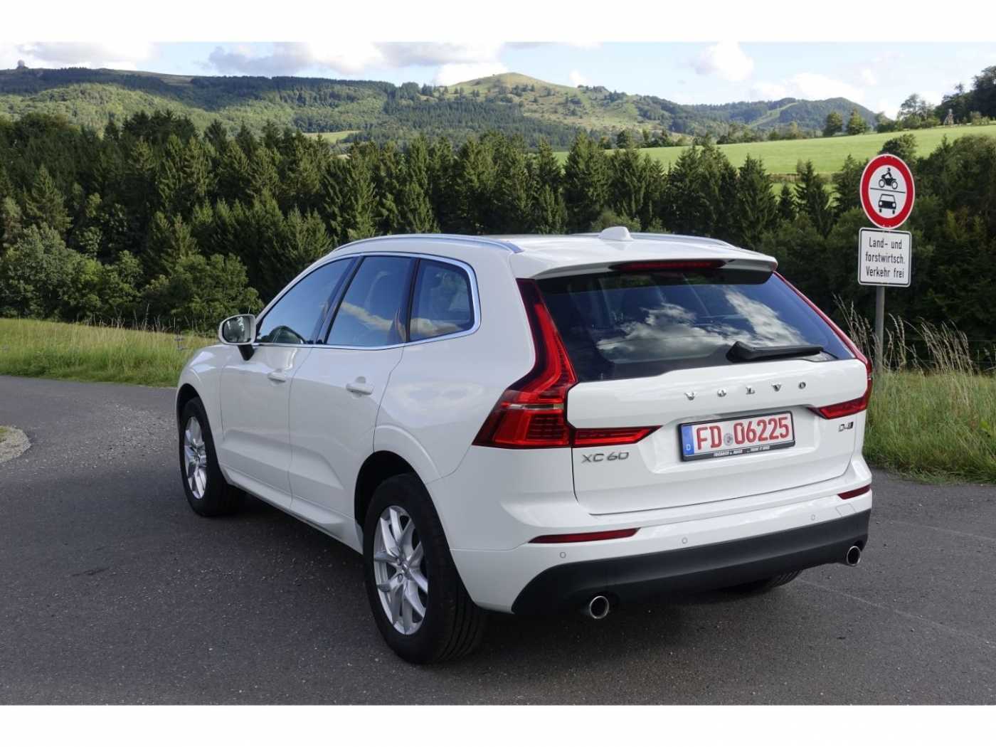 Volvo  Momentum AWD D4   AHK/IntelliSafe /Pilot As