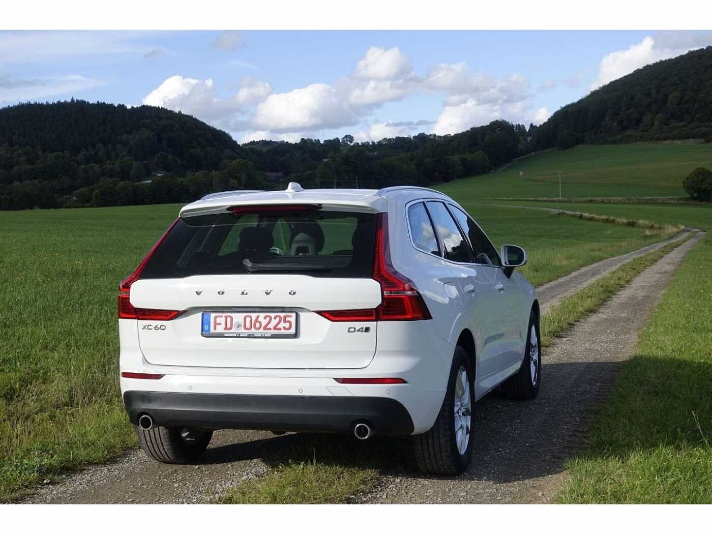 Volvo  Momentum AWD D4   AHK/IntelliSafe /Pilot As
