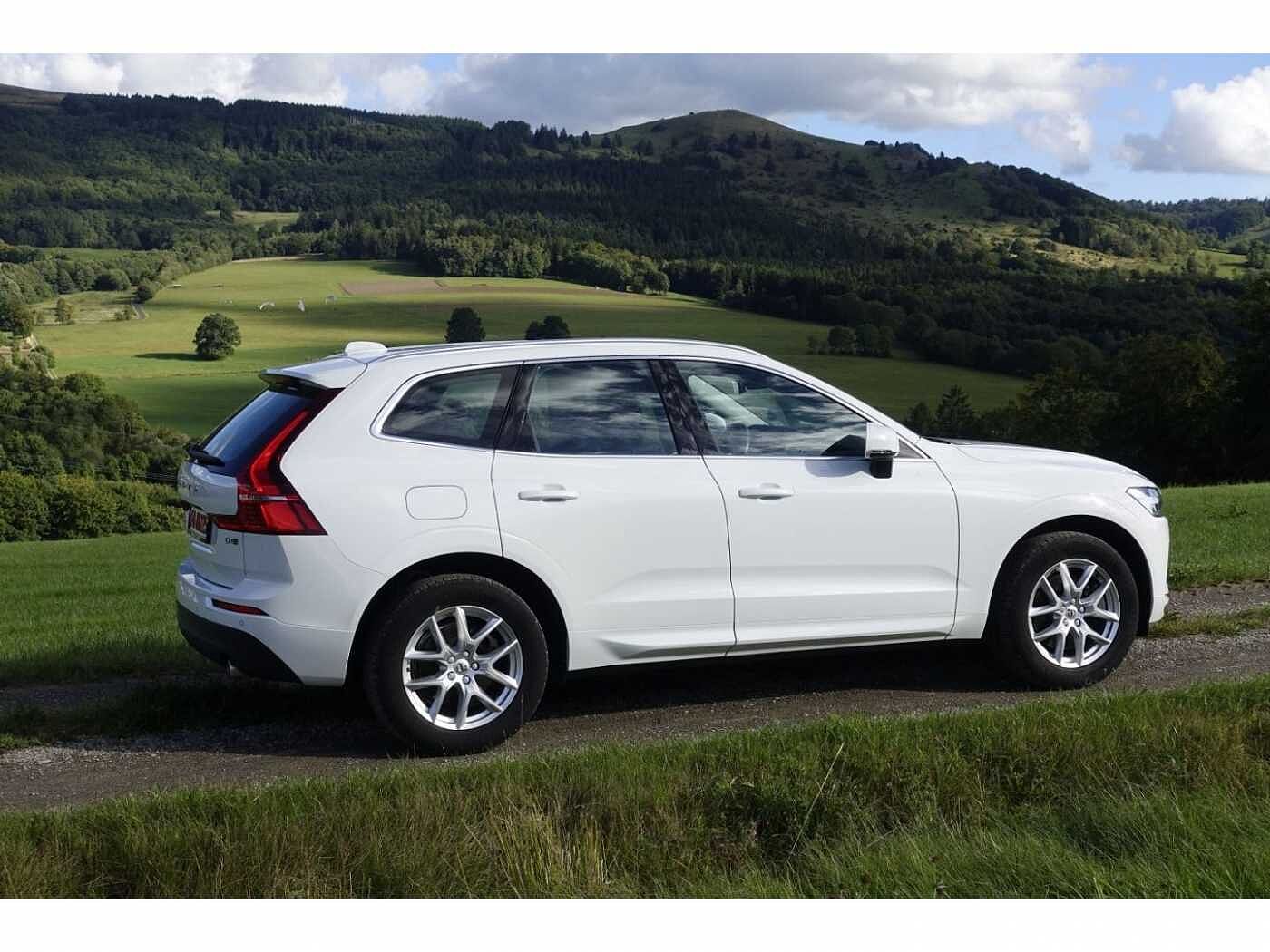 Volvo  Momentum AWD D4   AHK/IntelliSafe /Pilot As