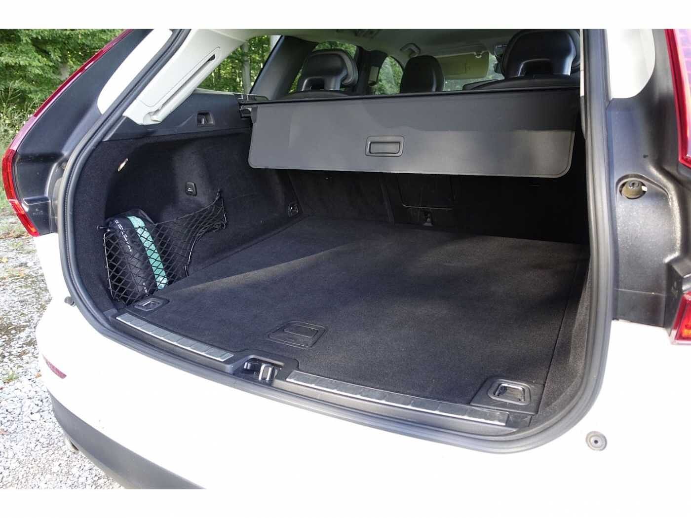 Volvo  Momentum AWD D4   AHK/IntelliSafe /Pilot As