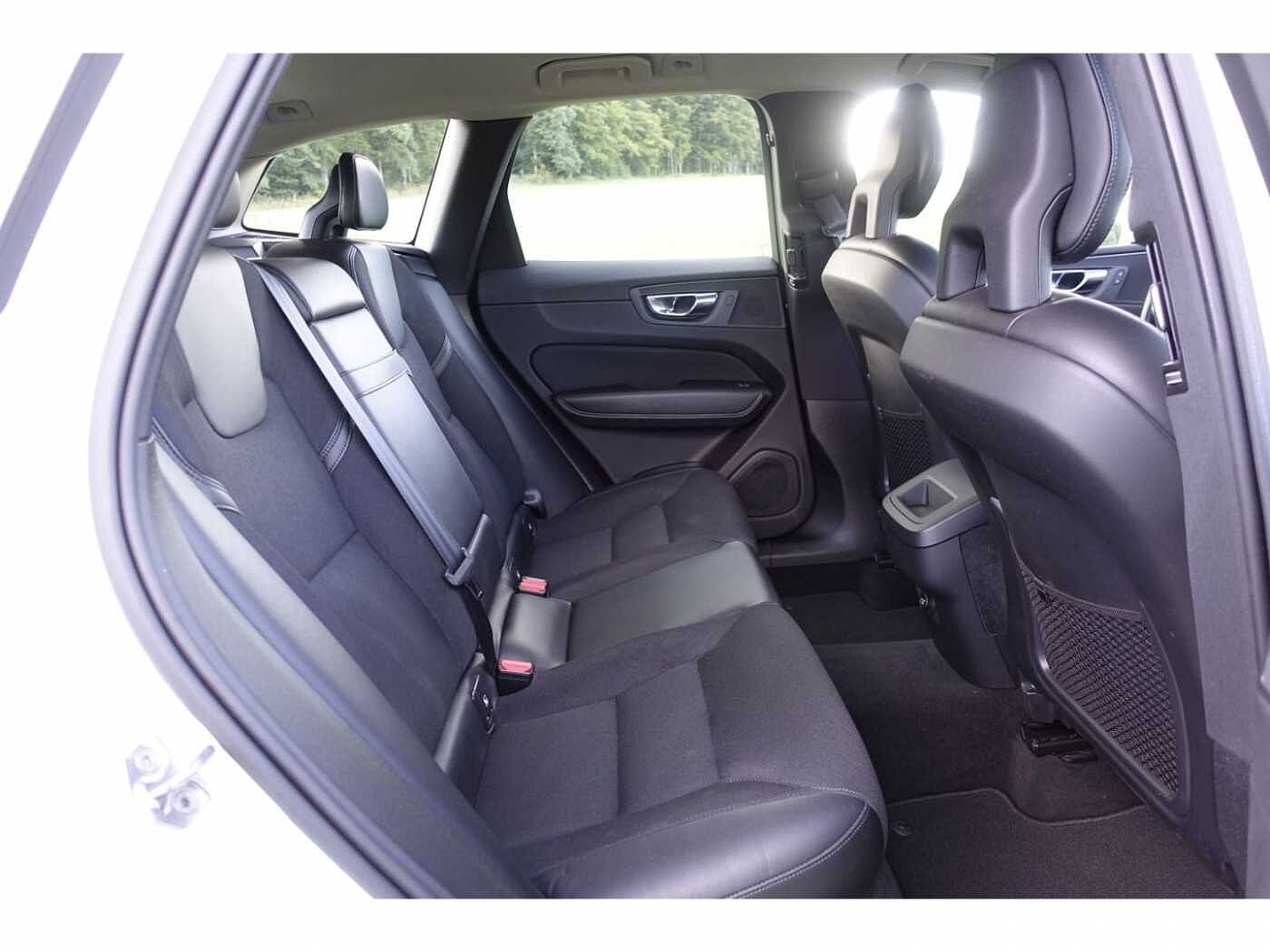 Volvo  Momentum AWD D4   AHK/IntelliSafe /Pilot As