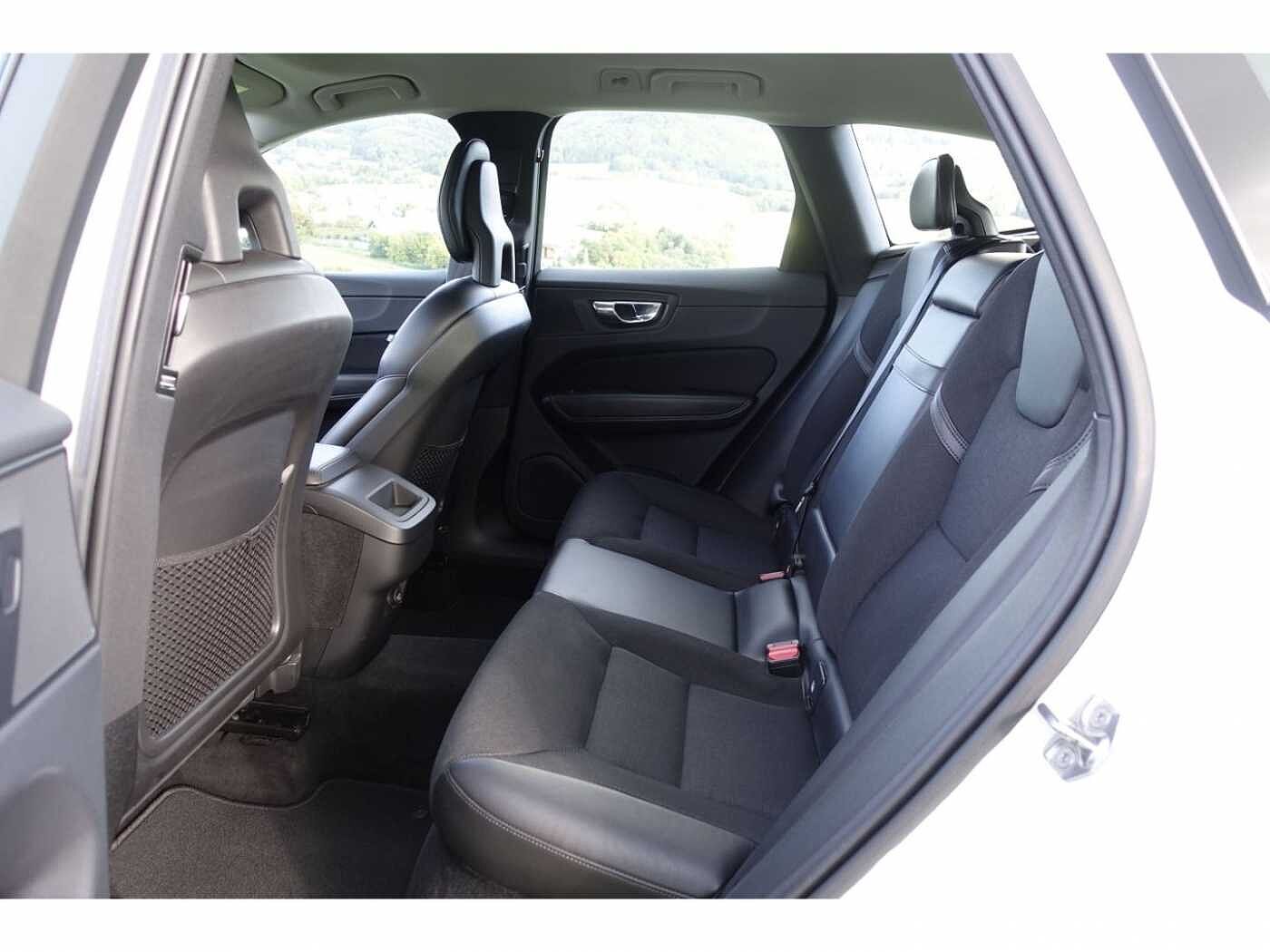 Volvo  Momentum AWD D4   AHK/IntelliSafe /Pilot As