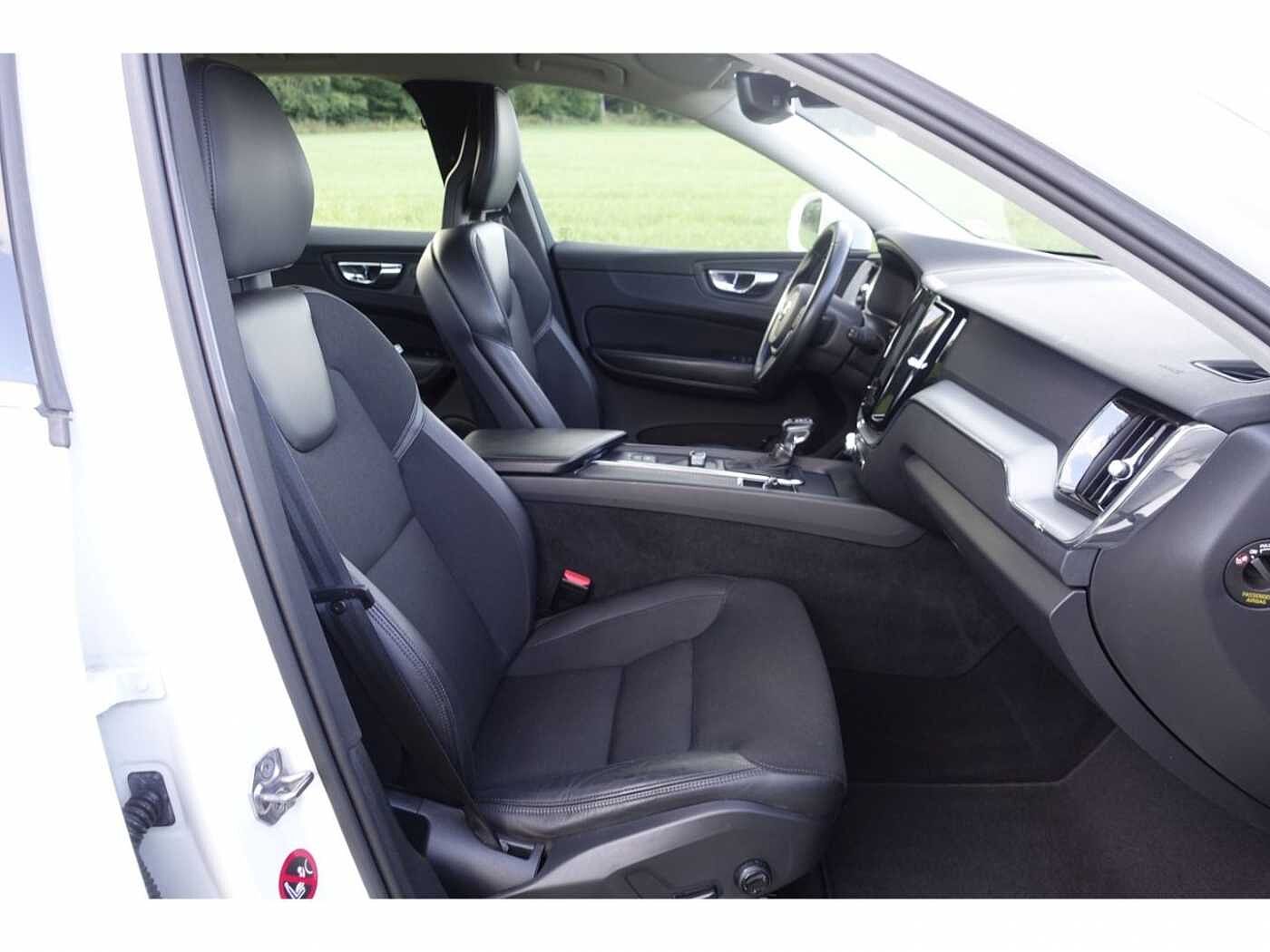 Volvo  Momentum AWD D4   AHK/IntelliSafe /Pilot As