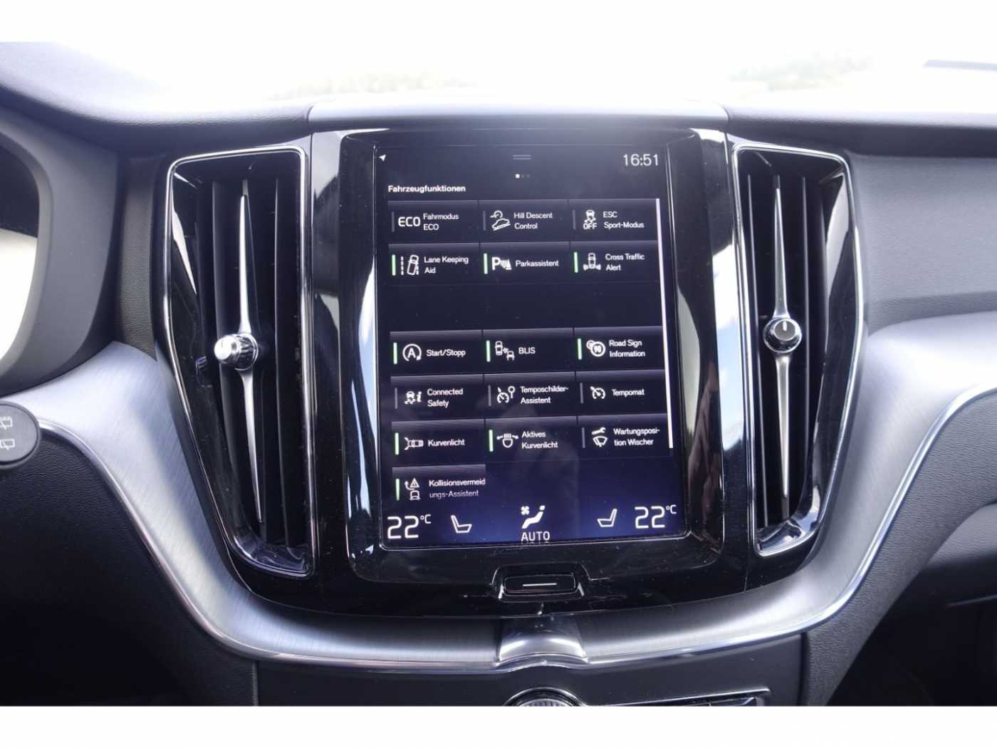Volvo  Momentum AWD D4   AHK/IntelliSafe /Pilot As