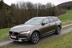 Volvo  CC D5 AWD CC Pro AHK*360°*STHZ*ACC*BLIS*HUD