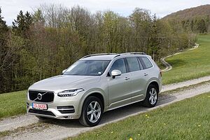 Volvo  D5 AWD Momentum AHK*STHZ*V-LED*RFK*BLIS*H&K