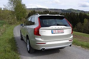 Volvo  D5 AWD Momentum AHK*STHZ*V-LED*RFK*BLIS*H&K