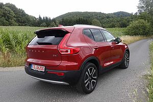 Volvo  XC40 D4 AWD Automatikgetriebe (140kW/190PS) Momentum Pro