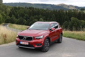 Volvo  XC40 D4 AWD Automatikgetriebe (140kW/190PS) Momentum Pro