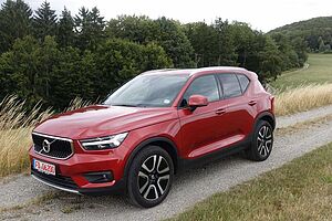 Volvo  XC40 D4 AWD Automatikgetriebe (140kW/190PS) Momentum Pro