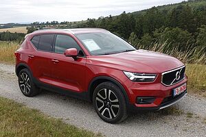 Volvo  XC40 D4 AWD Automatikgetriebe (140kW/190PS) Momentum Pro