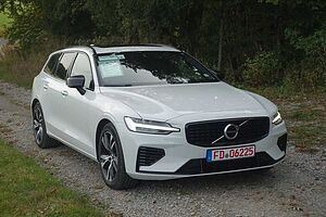 Volvo  T6 PHEV AWD R-Design HUD*AHK*PANO*RFK