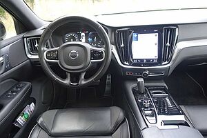 Volvo  T6 PHEV AWD R-Design HUD*AHK*PANO*RFK