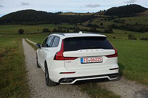 Volvo  T6 PHEV AWD R-Design HUD*AHK*PANO*RFK