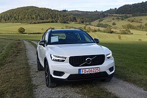 Volvo  R Design Recharge Plug-In Hybrid 2WD