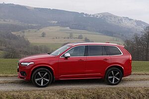 Volvo  D5AWD  R Design //AHK  //Standh. // Pano