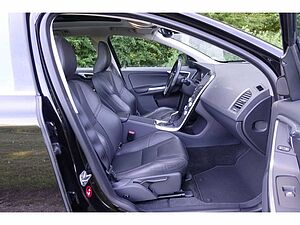 Volvo  Summum AWD D5 DPF / BusinessP. /Pano/Rückfah