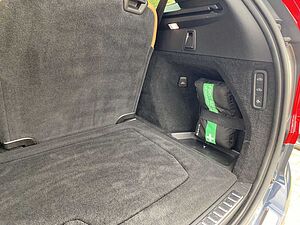 Volvo  Plus Bright Recharge Plug-In Hybrid AWD T8