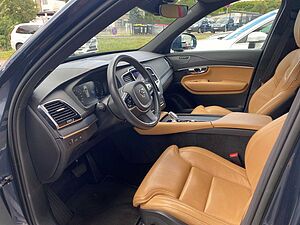 Volvo  Plus Bright Recharge Plug-In Hybrid AWD T8