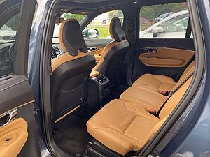 Volvo  Plus Bright Recharge Plug-In Hybrid AWD T8