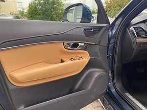Volvo  Plus Bright Recharge Plug-In Hybrid AWD T8