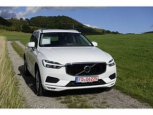 Volvo  Momentum AWD D4   AHK/IntelliSafe /Pilot As