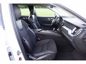 Volvo  Momentum AWD D4   AHK/IntelliSafe /Pilot As