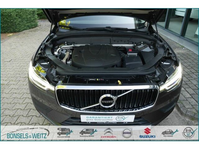 Volvo  D4 AWD MOMENTUM GEARTRONIC Panorama LED