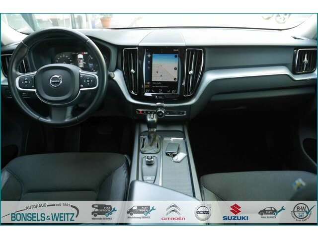 Volvo  D4 AWD MOMENTUM GEARTRONIC Panorama LED