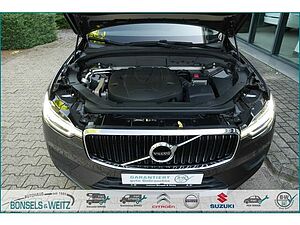 Volvo  D4 AWD MOMENTUM GEARTRONIC Panorama LED