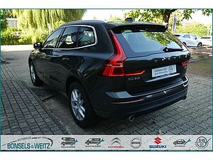 Volvo  D4 AWD MOMENTUM GEARTRONIC Panorama LED