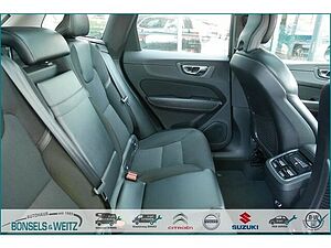 Volvo  D4 AWD MOMENTUM GEARTRONIC Panorama LED