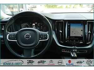 Volvo  D4 AWD MOMENTUM GEARTRONIC Panorama LED